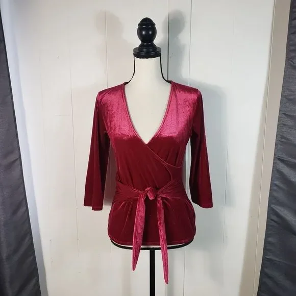 EXPRESS Red Velvet Ribbed Knot Front Stretch Wrap Blouse Size Medium NWT - Picture 2 of 4